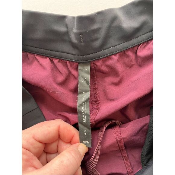 Ten Thousand Interval Short 7 inch Maroon Size Small No Liner Train Wicking EUC - Picture 3 of 8